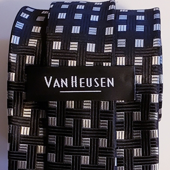 VAN HEUSEN Black Men's Necktie - Picture 2 of 5